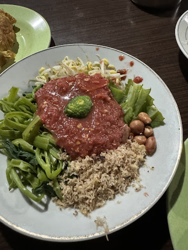 Jl. Majapahit No.87, Pagesangan Bar., Kec. Mataram, Kota Mataram, Nusa Tenggara Bar. 83115