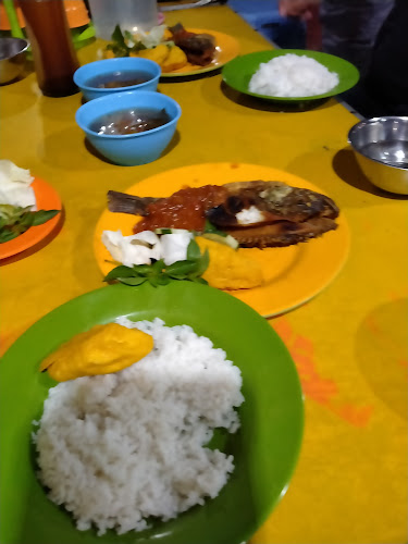 Opinii despre Rumah Makan Pindang Meranjat Nuansa Lesehan în Kota Lubuklinggau - Gastronomi dan perhotelan