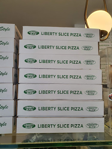 Opinii despre Liberty Slice Pizza în Kota Balikpapan - Gastronomi dan perhotelan