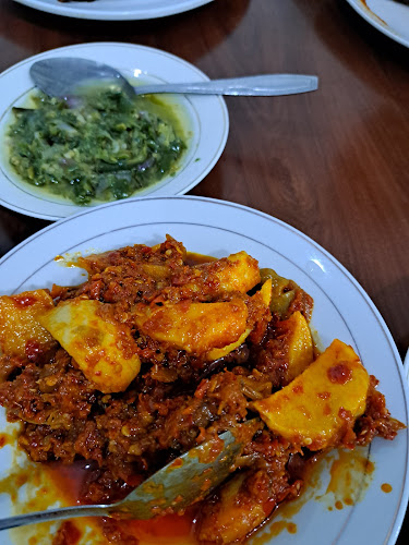 Rumah Makan Kiambang - Gastronomi dan perhotelan