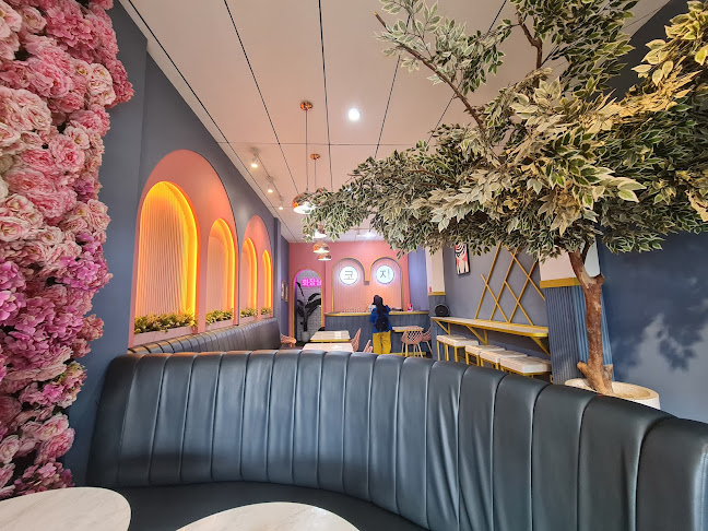 Maure - Gastronomi dan perhotelan