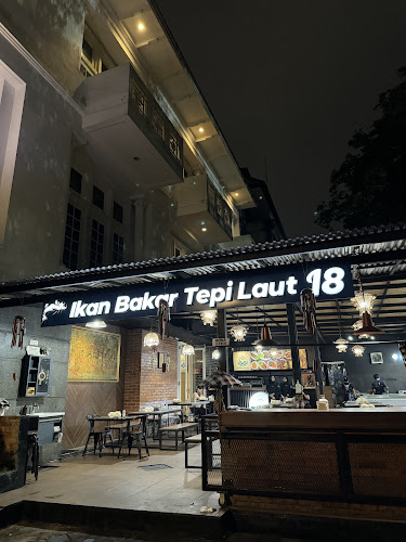 Ikan Bakar Tepi Laut 18