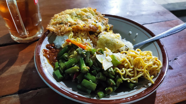 Warung Makan "Bu Alvy" - Gastronomi dan perhotelan