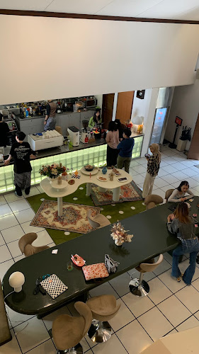 Jl. Ir. H. Juanda No.98, Lebakgede, Kecamatan Coblong, Kota Bandung, Jawa Barat 40132