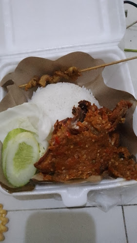 Ayam Gepuk Pak Gembus Airlangga University - Gastronomi dan perhotelan