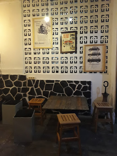 Jl. Dr. Samyudo No.1, Cipaganti, Kecamatan Coblong, Kota Bandung, Jawa Barat 40131