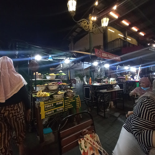 Gudeg Pincuk Malioboro Bu Djati ꧋ꦒꦸꦣꦼꦒ꧀ꦥꦶꦚ꧀ꦕꦸꦏ꧀ꦩꦭꦶꦪꦧꦫꦧꦸꦣ꧀ꦗꦠꦶ - Kota Yogyakarta