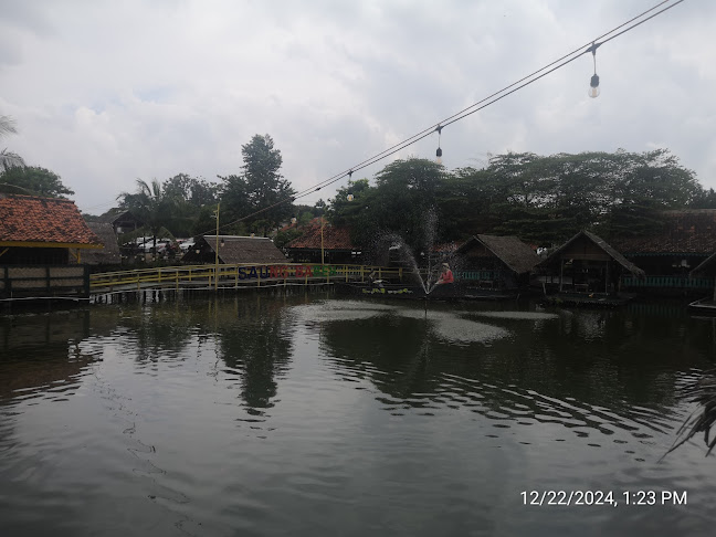 Opinii despre Rumah Makan Saung Babeh Setu în Kota Tangerang Selatan - Gastronomi dan perhotelan