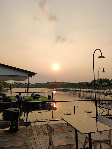 Hiling Sunset Coffee dan Restoran - Gastronomi dan perhotelan