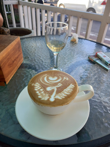 LOII Coffee - Gastronomi dan perhotelan