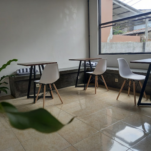 Opinii despre LEUKA COFFEE SHOP în Kota Depok - Gastronomi dan perhotelan