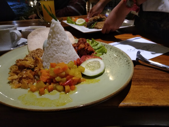 Rumah Makan Budja - Gastronomi dan perhotelan