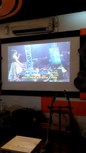 Opinii despre log!n (Coffee, Drink, Eat) în Kota Depok - Gastronomi dan perhotelan