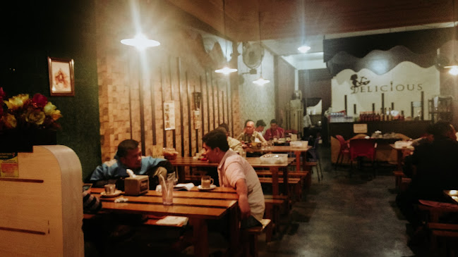 Delicious Café - Gastronomi dan perhotelan