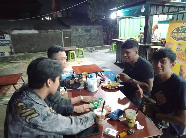 212 mart, Jl. Jend. Basuki Rachmat, Ario Kemuning, Kec. Kemuning, Kota Palembang, Sumatera Selatan 30151