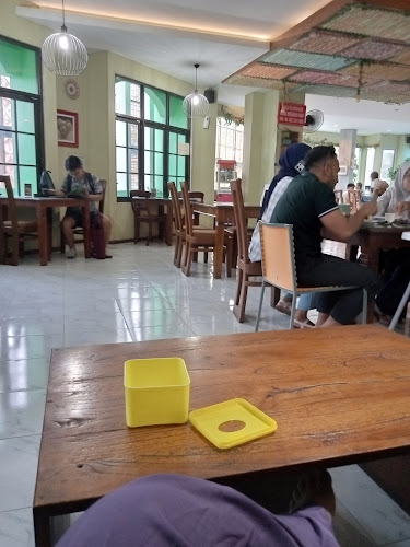 Es Krim Tentrem, Mesen (est.1952) - Gastronomi dan perhotelan