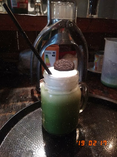 Opinii despre CATRO - Cafe Trotoar în Kota Makassar - Gastronomi dan perhotelan