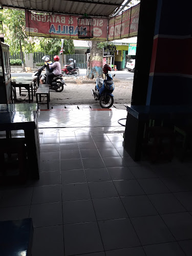 Kios Stadion Wilis, Jl. Parikesit Blok G2, Klegen, Kec. Kartoharjo, Kota Madiun, Jawa Timur 63117