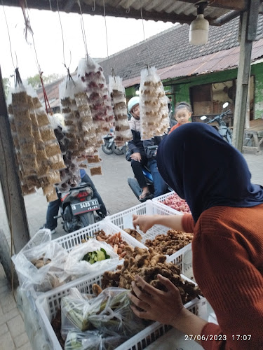 Pasar Malam Gadingrejo - Gastronomi dan perhotelan