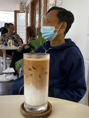 Tjimanoek Koffie & Meals (Koffie, Meals, Billiard & Breakfast) - Gastronomi dan perhotelan