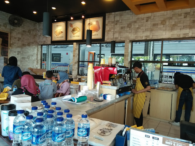 2CG8+W25, komplek Stasiun Poncol, Purwosari, Kec. Semarang Utara, Kota Semarang, Jawa Tengah 50172