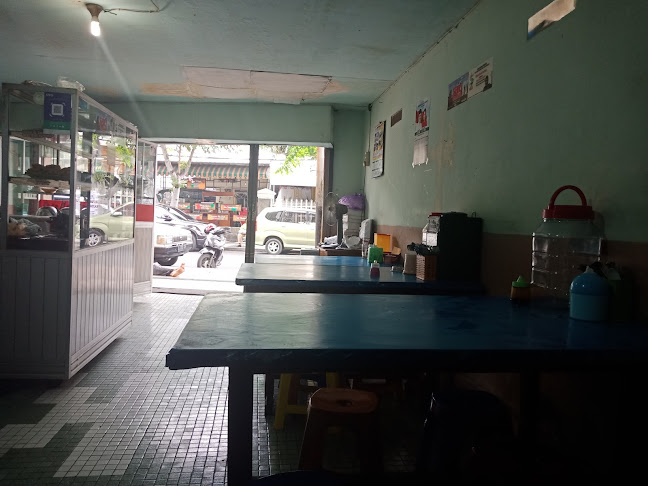 Opinii despre Palapa Masakan Padang în Surabaya - Gastronomi dan perhotelan