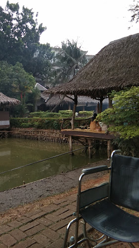 Opinii despre Pemancingan & Rumah Makan Tirtonadi în Kota Tangerang Selatan - Gastronomi dan perhotelan