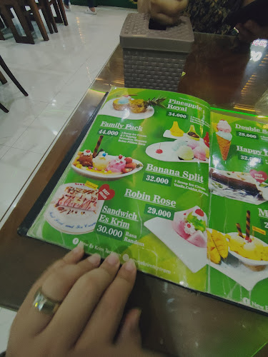 Opinii despre Es Krim Tentrem, Mesen (est.1952) în Kota Surakarta - Gastronomi dan perhotelan