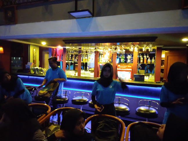 Opinii despre Sarawati Bar în Kota Surakarta - Gastronomi dan perhotelan