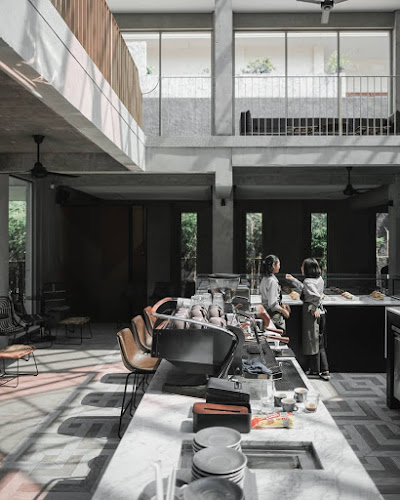 OURA - Cafe & Restaurant