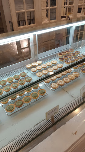 Sheraton Surabaya Hotel & Towers, Jl. Embong Malang No.25-31, Kedungdoro, Kec. Tegalsari, Surabaya, Jawa Timur 60261