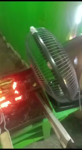 Opinii despre RM. SEAFOOD DAN PECEL LELE RESTU IBU 4 în Kota Pangkal Pinang - Gastronomi dan perhotelan