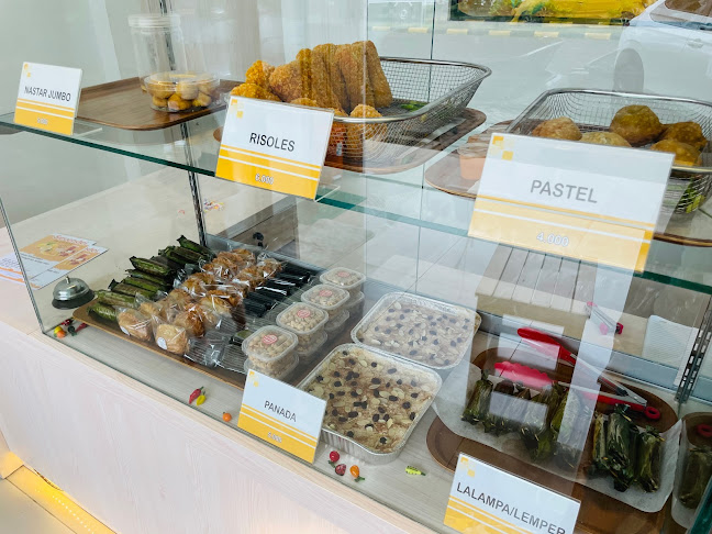 Toko Kue Tradisional - Gastronomi dan perhotelan