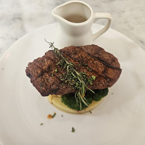 Opinii despre Brasserie République în Kota Denpasar - Gastronomi dan perhotelan