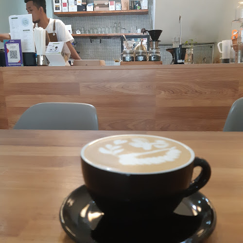 Opinii despre Secangkir Kopi în Kota Makassar - Gastronomi dan perhotelan