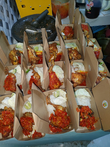 depan kantor lurah, Jl. Poros Jl.Terminal, Daya, Kec. Biringkanaya, Kota Makassar, Sulawesi Selatan 90245