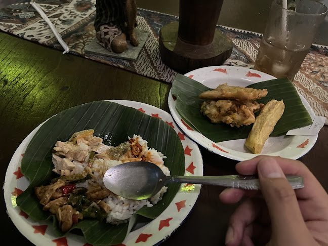 Opinii despre Wedangan Pendhopo în Kota Surakarta - Gastronomi dan perhotelan