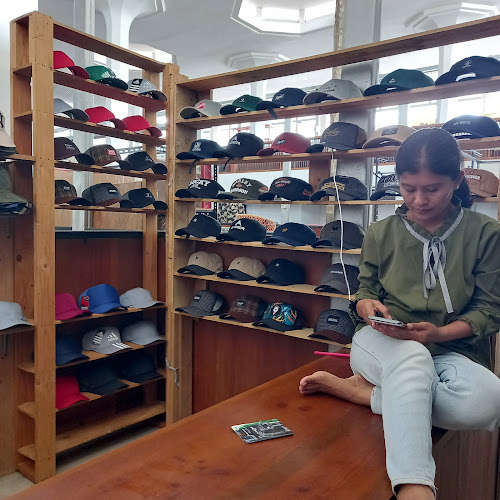 Toko unik427 ( pusat grosir topi distro terlengkap )