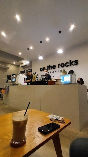 Opinii despre On The Rocks Salatiga în Kota Salatiga - Gastronomi dan perhotelan