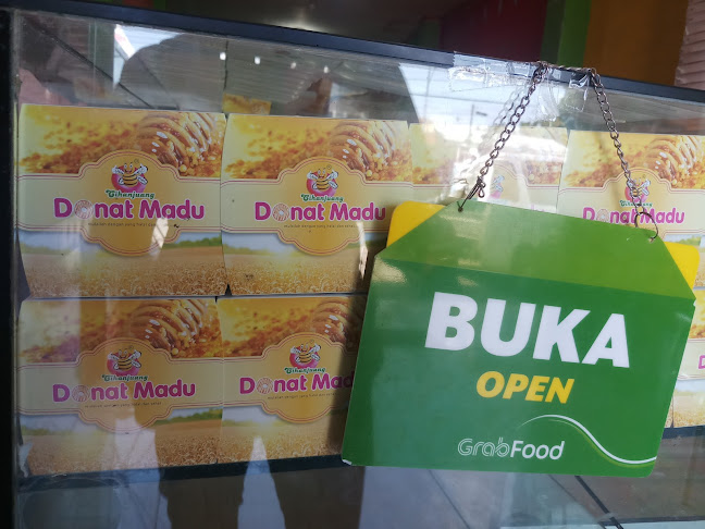 Opinii despre Donat Madu Cihanjuang în Kota Padang - Gastronomi dan perhotelan