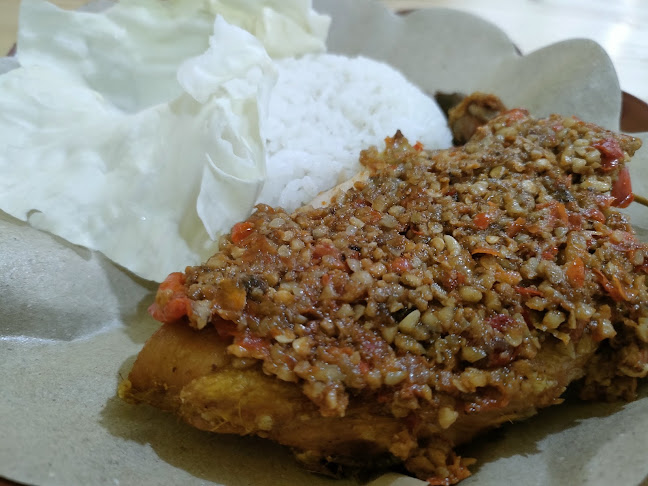 Opinii despre Ayam Gepuk Pak Gembus Airlangga University în Surabaya - Gastronomi dan perhotelan