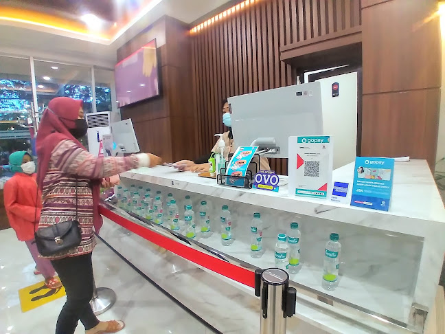 Jl. Diponegoro No.182, DR. Soetomo, Kec. Tegalsari, Surabaya, Jawa Timur 60264