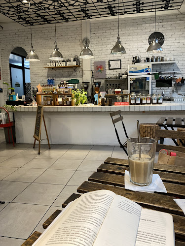 Maraca Books And Coffee