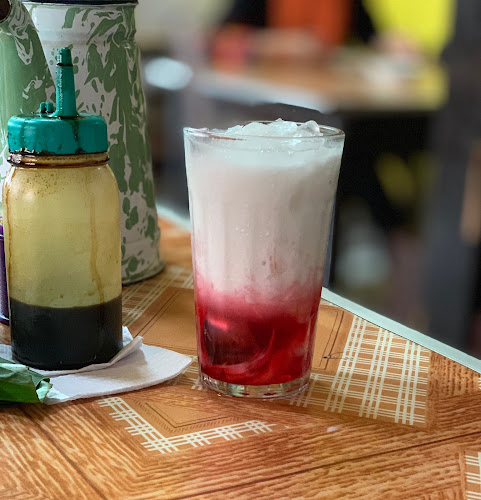 Opinii despre Warung Brongkos Handayani în Kota Yogyakarta - Gastronomi dan perhotelan