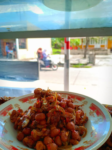 Ampera Devi - Gastronomi dan perhotelan