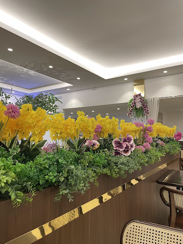 Marru Bistro & Njonja Siam - Gastronomi dan perhotelan