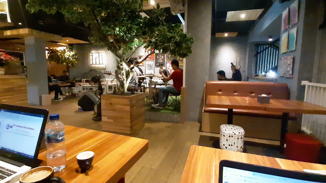 Loteng Cafe Modernland