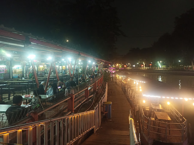 Sentra Wisata Kuliner Taman Prestasi - Gastronomi dan perhotelan