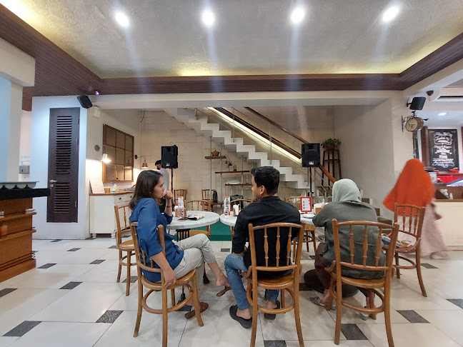 MAMA Toko Kue dan Es Krim - Kota Makassar