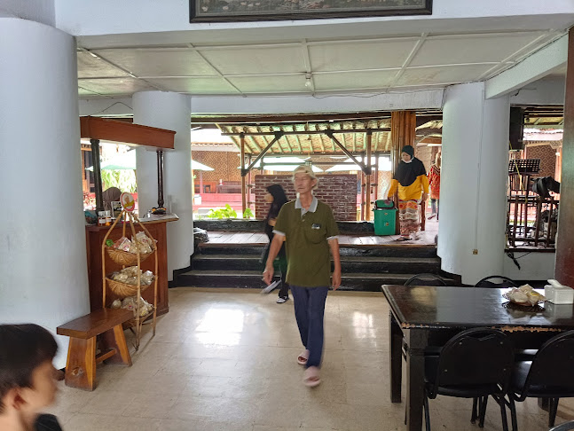 V5J3+RM8, Jl. Moh. Yusuf Martadilaga, Cipare, Kec. Serang, Kota Serang, Banten 42117